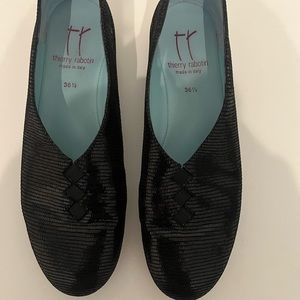 Thierry Rabotin Sahara in black.